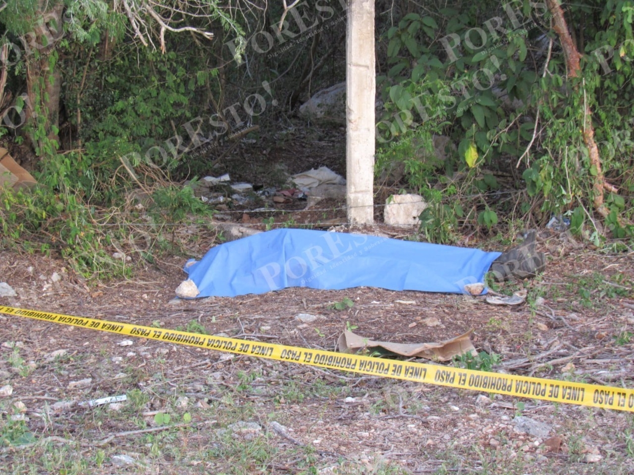 Hombre se desploma y muere a un costado de la carretera Mérida-Campeche
