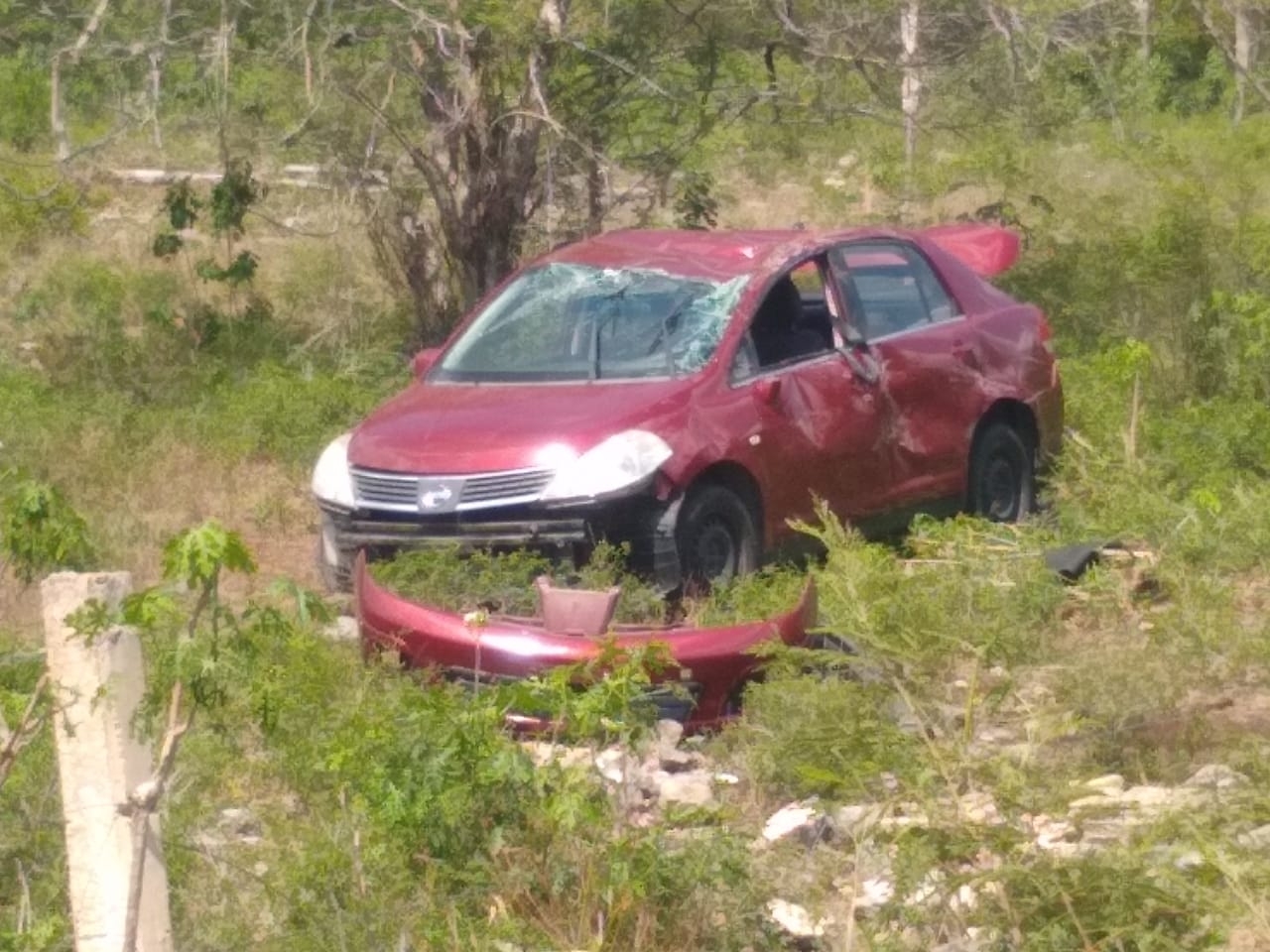 El conductor del vehículo terminó fuera de la carretera Temax-Cansahcab
