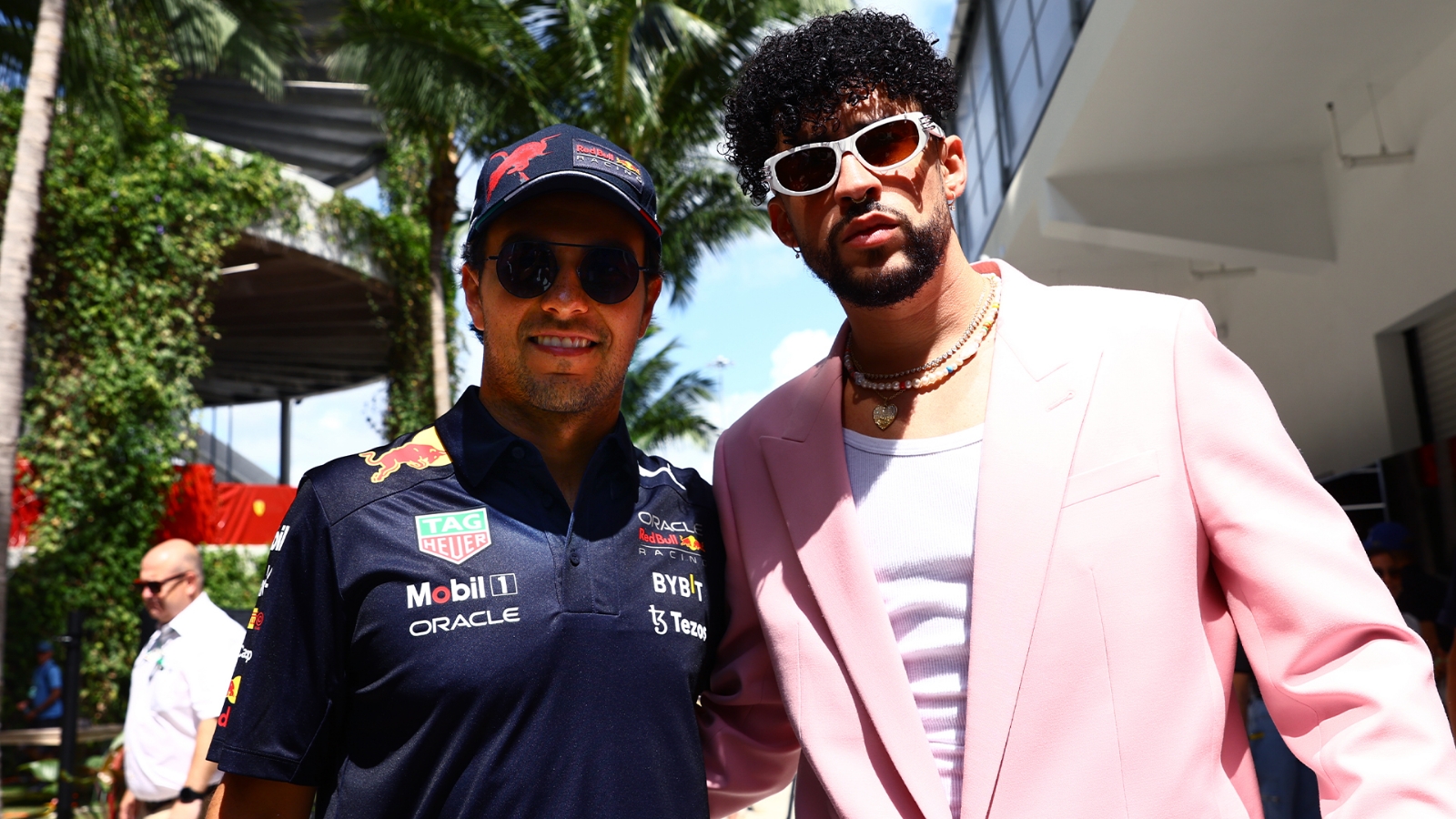 'Checo' Pérez llega al Gran Premio de Miami con Bad Bunny: ¿Será un conejo malo?