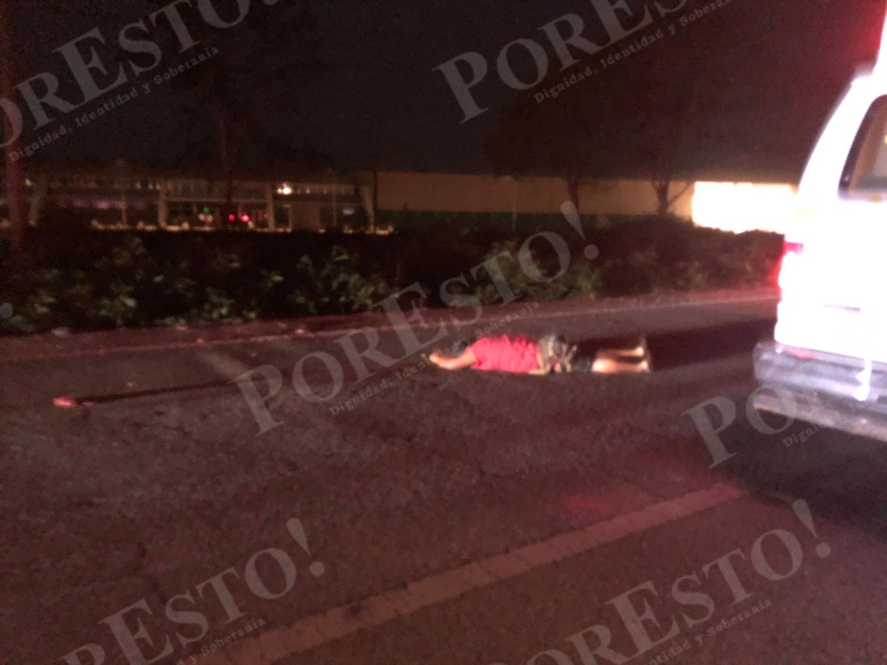El hombre fue hallado tirado en medio de la carretera federal Mérida-Tizimín. Foto: Por Esto!