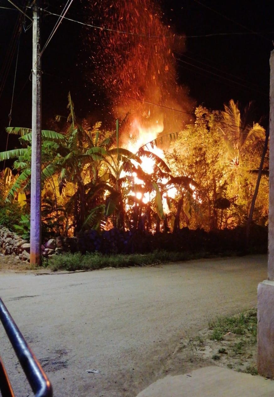 Incendio acaba con dos casas en Chunhuhub, Felipe Carrillo Puerto