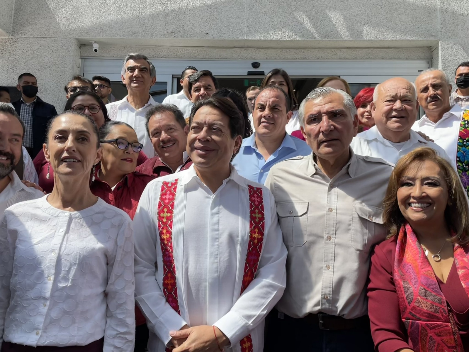 Gobernadores de Morena urgen impulsar Reforma Electoral tras sanción a "corcholatas" de AMLO