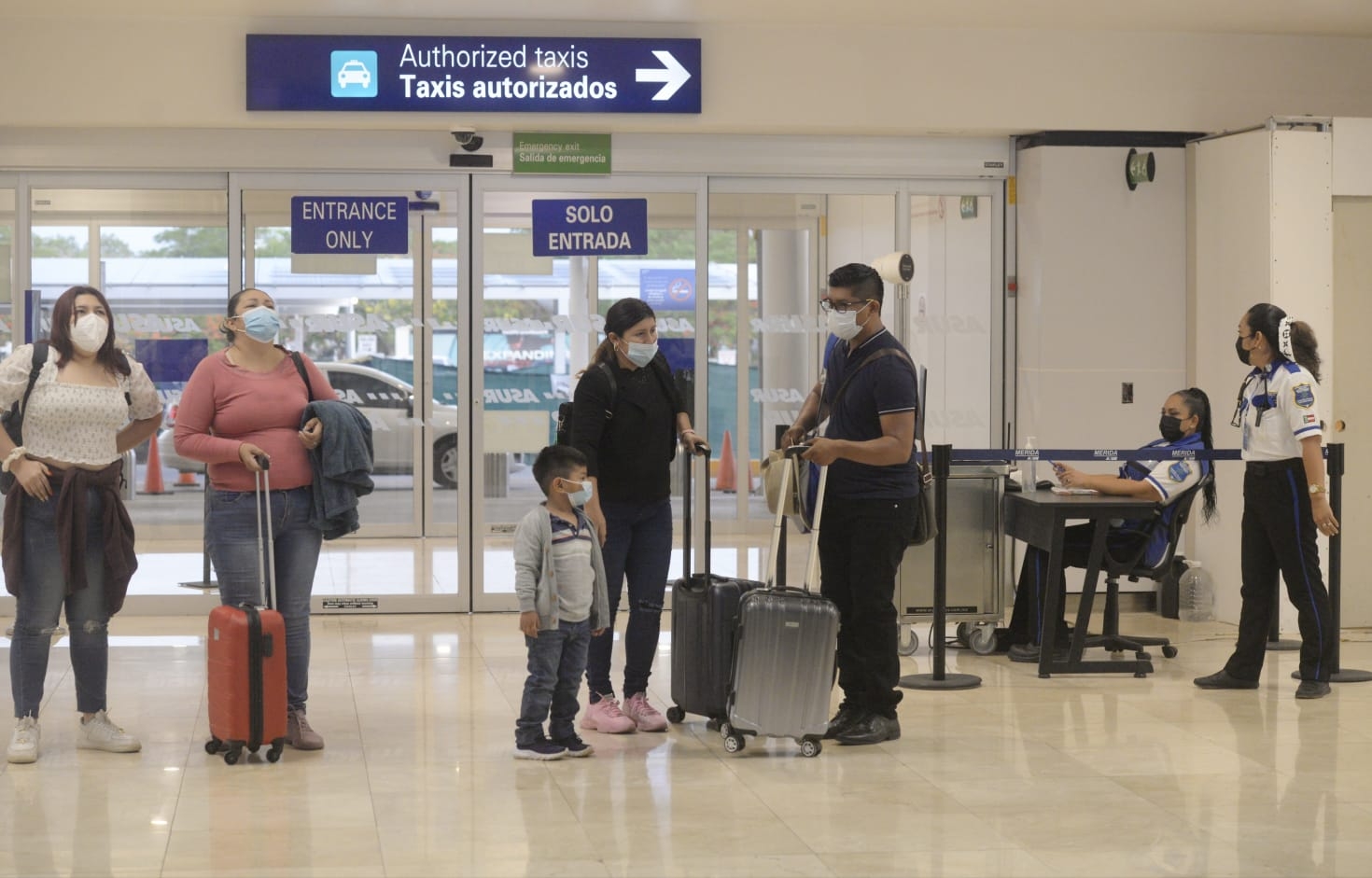 Volaris y Magnicharter adelantan llegada de vuelos al aeropuerto de Mérida