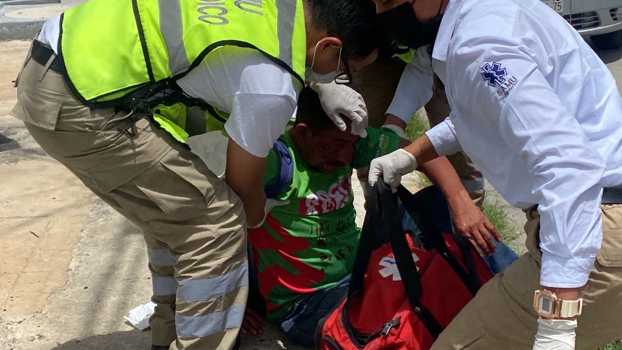 Campeche: Albañil ebrio tropieza y termina en el suelo con una herida en la cabeza