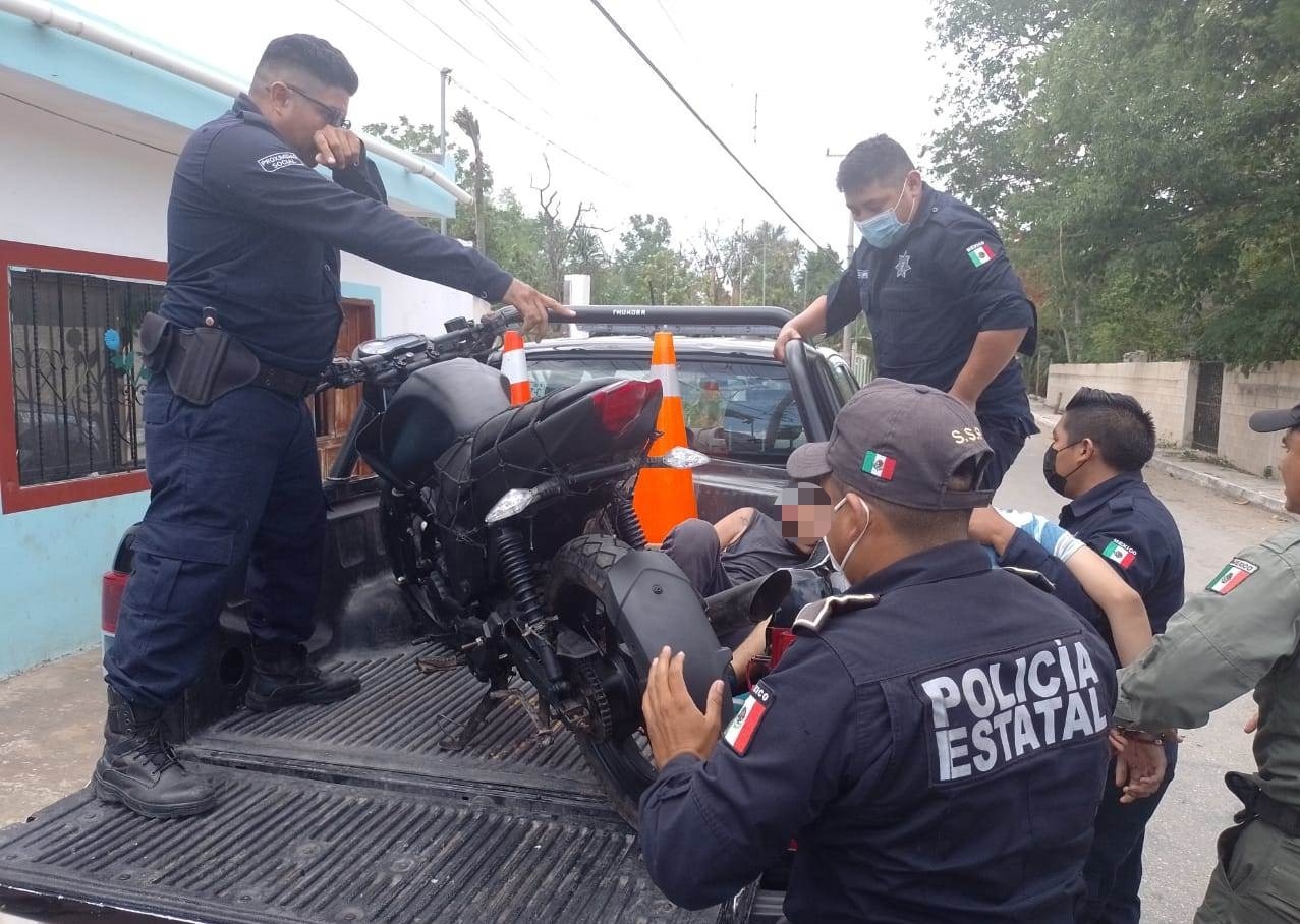 La Policía Municipal de Tizimín detuvo a dos jóvenes por robar una motocicleta