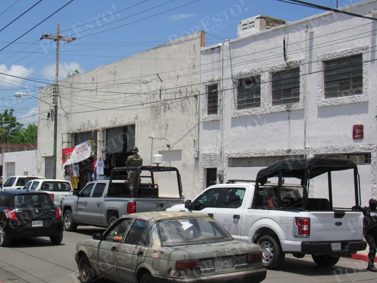 FGR y SSP realizan operativo en una tienda de ropa del Centro de Mérida