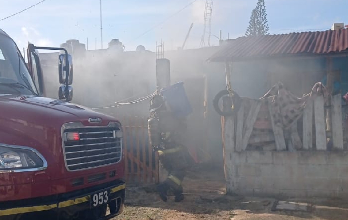 Se registra un incendio en una vivienda de la Región 103 de Cancún