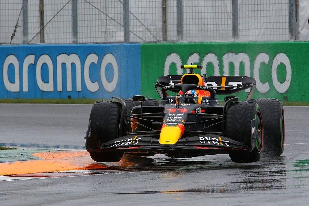 'Checo' Pérez sufre accidente en la clasificación del GP de Canadá