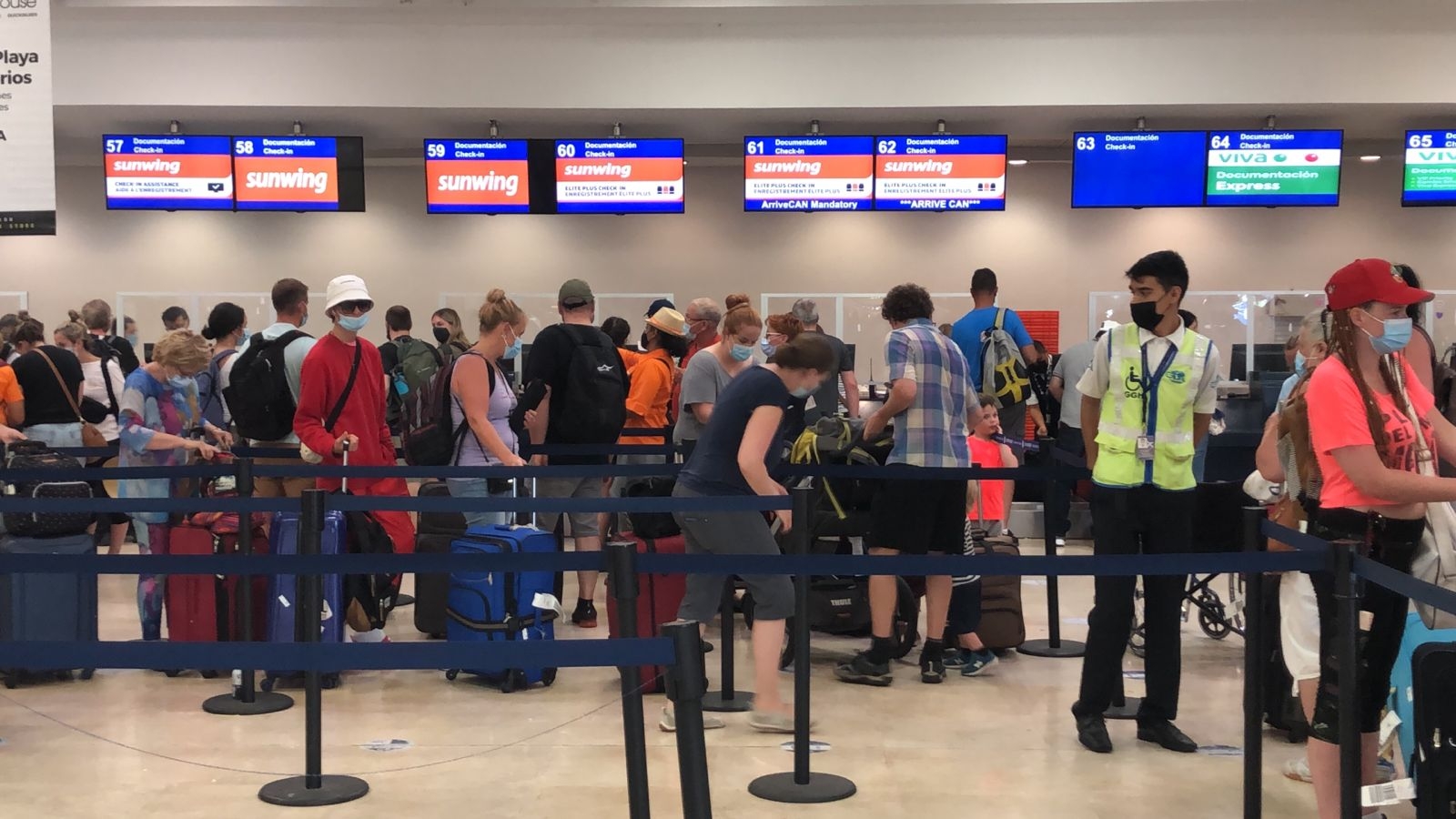 Aeropuerto de Cancún registra afluencia de hasta 400 pasajeros este Día del Padre: EN VIVO