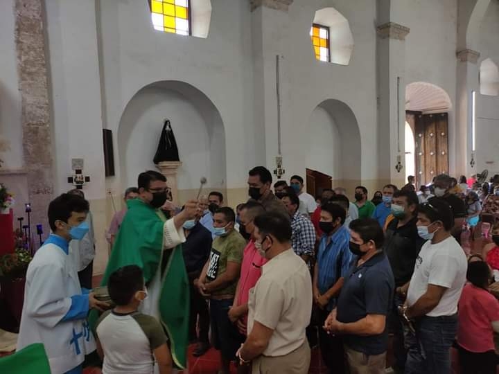 Ofrecen misa a padres por su día en Chocholá