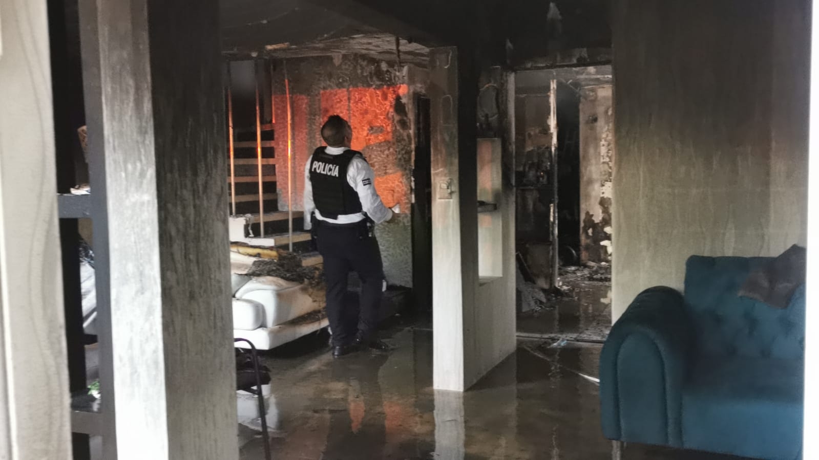 Incendio sorprende a una familia mientras dormía en Ciudad del Carmen