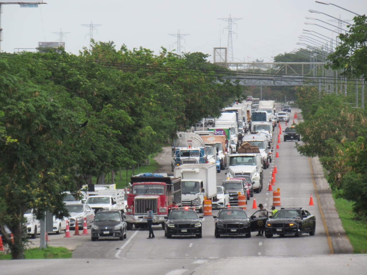 Trabajos sobre el Periférico de Mérida generan kilométrica fila de autos