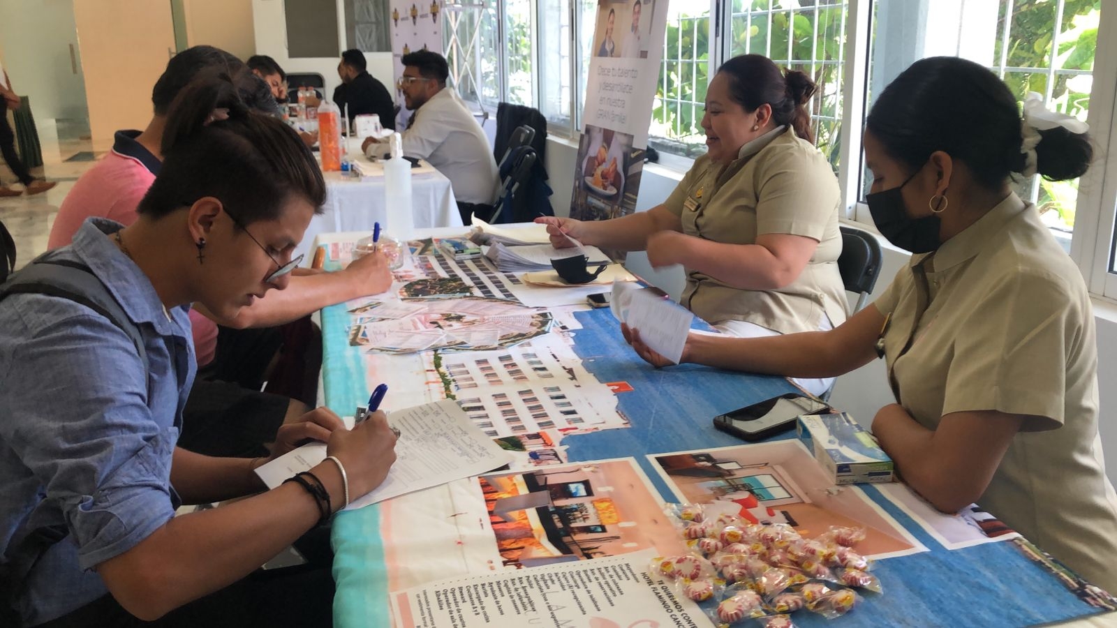 Baja afluencia de interesados en la feria del empleo de la Asociación de Hoteles de Cancún: EN VIVO