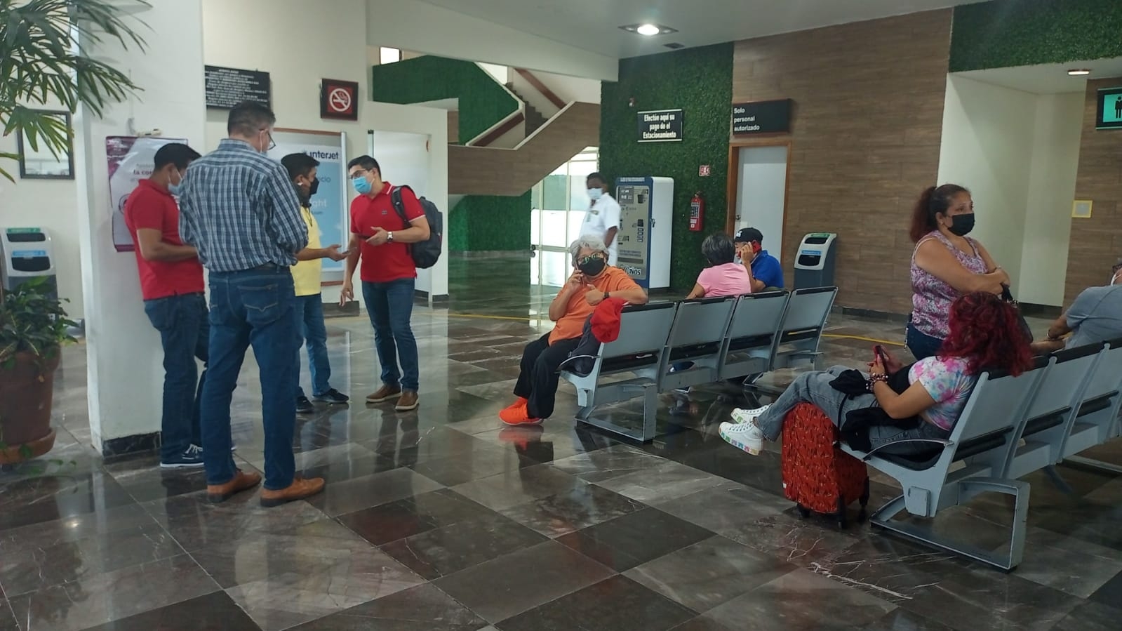 La terminal Campeche tiene servicios de Aeroméxico, 14 vuelos de arribo y 14 salidas a la capital del país,