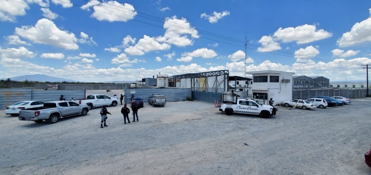 Desmantelan centro clandestino para venta de hidrocarburos en Nuevo León