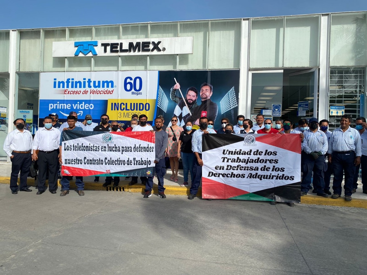 Trabajadores de una telefonía de Ciudad del Carmen se manifestaron este miércoles