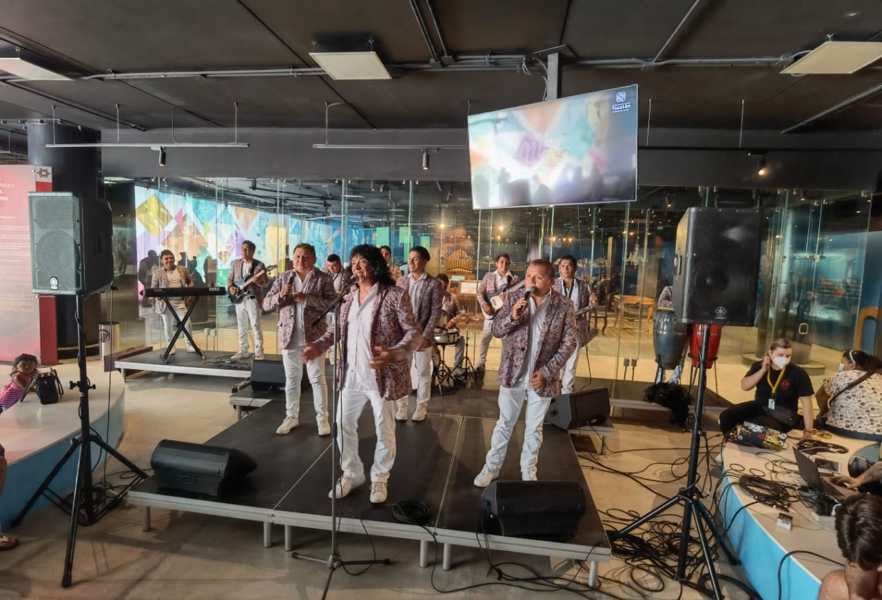 Grupo 'Los Méndez' armoniza cuarto aniversario del Palacio de la Música en Mérida: VIDEO