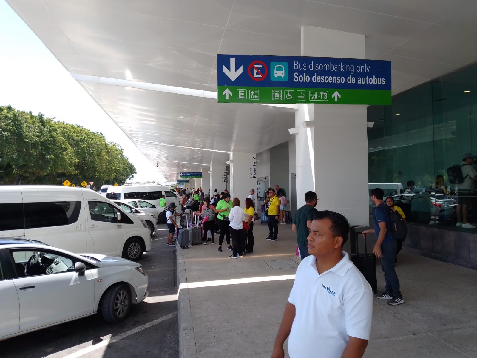 Quinta ola de COVID-19 no frena llegada del turismo al aeropuerto de Cancún: EN VIVO