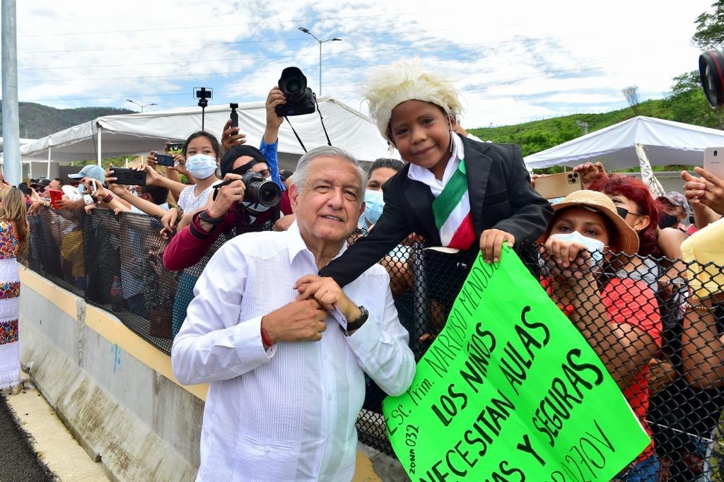El miniAMLO pidió a López Obrador aulas dignas y seguras