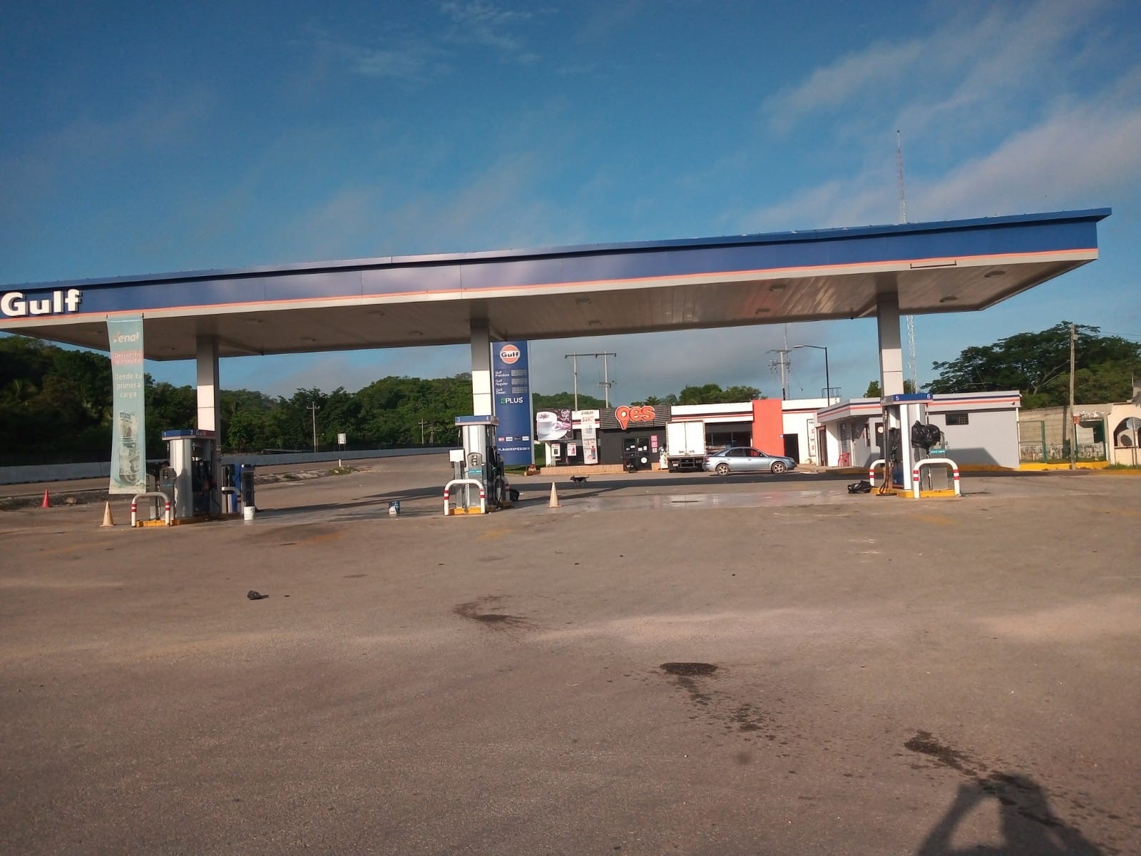 Normalistas vandalizan y roban gasolinera en la carretera Campeche-Mérida