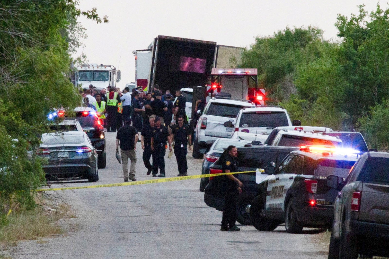 Incrementa a 51 la cifra de migrantes muertos en el interior de un tráiler en Texas