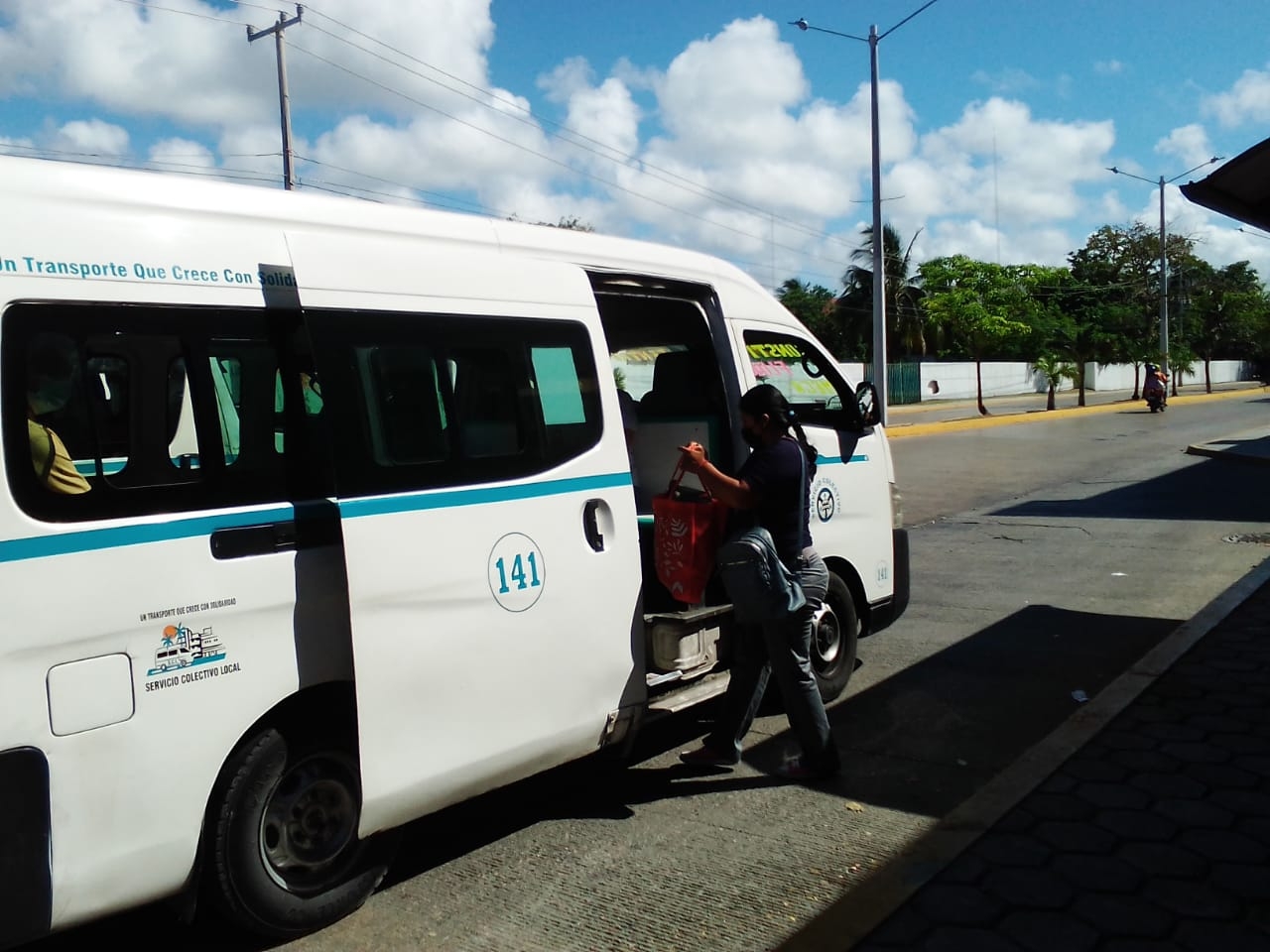 Uso obligatorio de cubrebocas en transporte público sorprende a vecinos de Playa del Carmen
