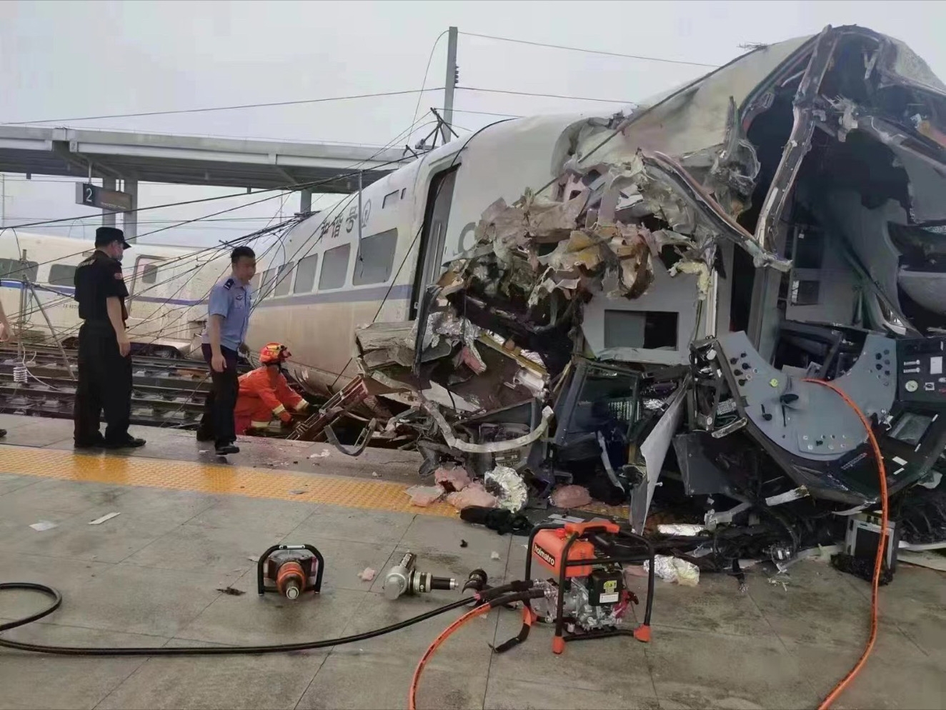 Accidente de tren en China deja un muerto y 14 heridos: VIDEO
