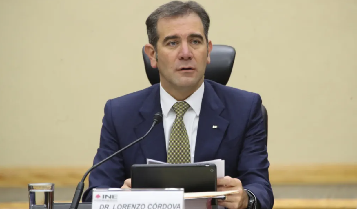 Lorenzo Córdova no tiene principios, ni ideales: AMLO