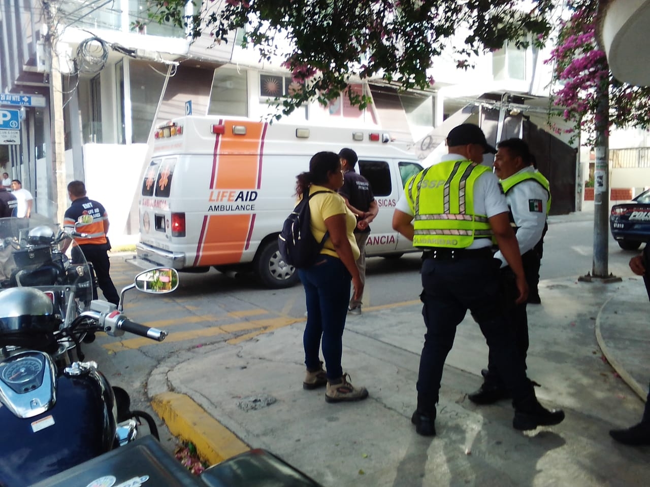 La turista fue llevada a un hospital privado para su atención médica tras ser atropellada por una unidad de taxi en Playa del Carmen