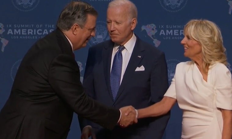 Marcelo Ebrard es recibido por Joe Biden en la inauguración de la Cumbre de las Américas