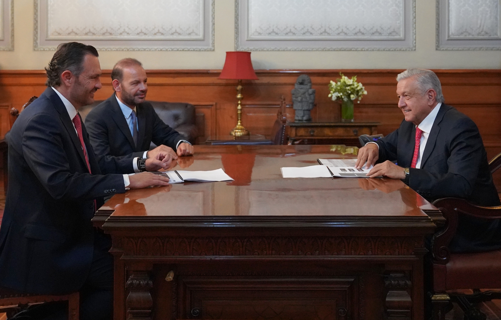 AMLO se reúne con Mauricio Kuri, gobernador de Querétaro, en Palacio Nacional