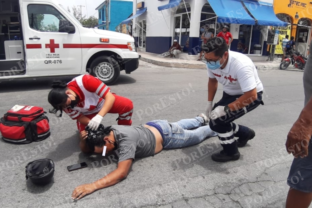 Automovilista distraído impacta a un motociclista en Cozumel
