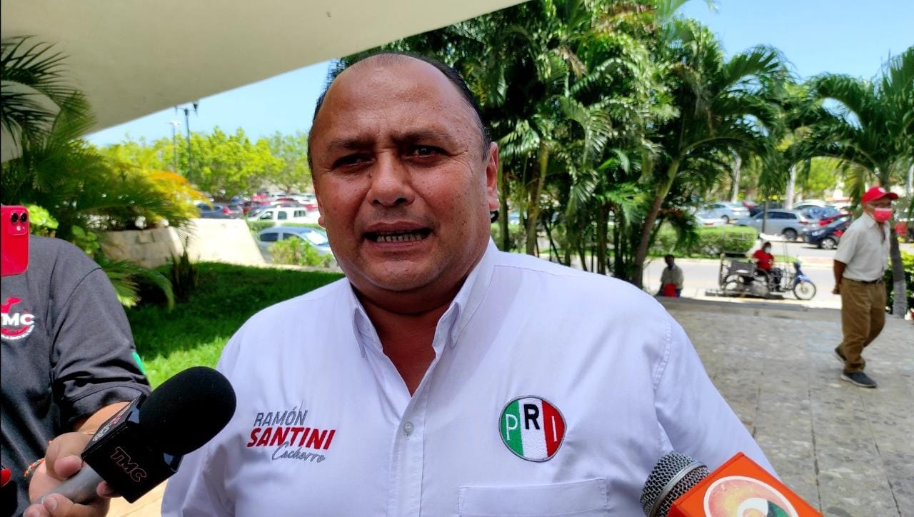 Dirigente del PRI en Campeche da la espalda a militancia; 'Alito' Moreno se queda