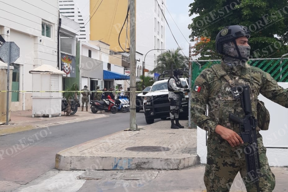 Catean dos establecimientos en Cozumel; hallan 300 dosis de droga: VIDEO
