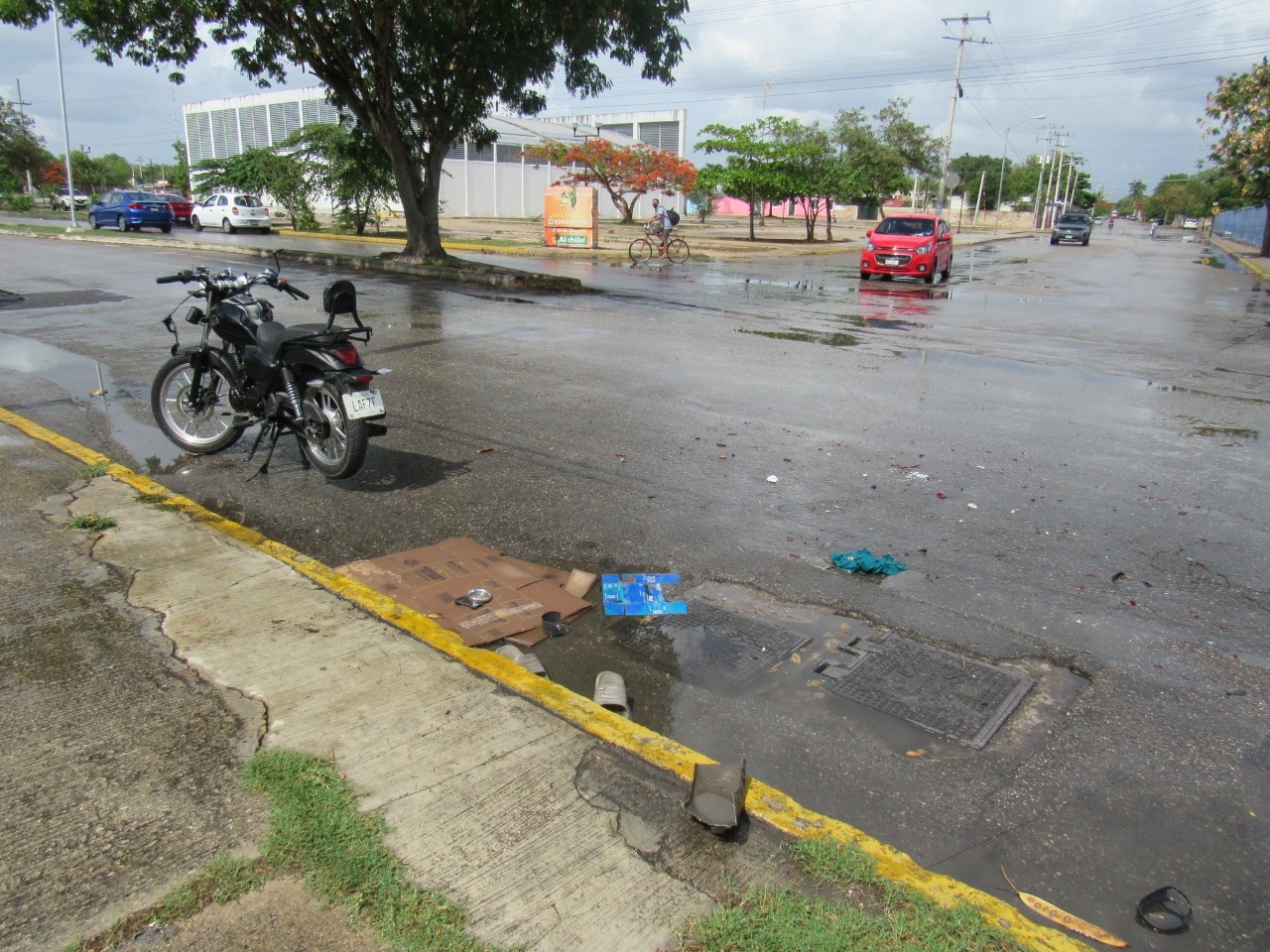 Motociclista resulta herido de gravedad tras chocar contra una camioneta en Mérida