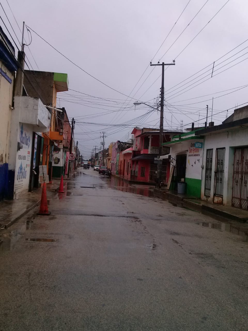 Descargas eléctricas por lluvia dejan daños en aparatos electrónicos en Yucatán