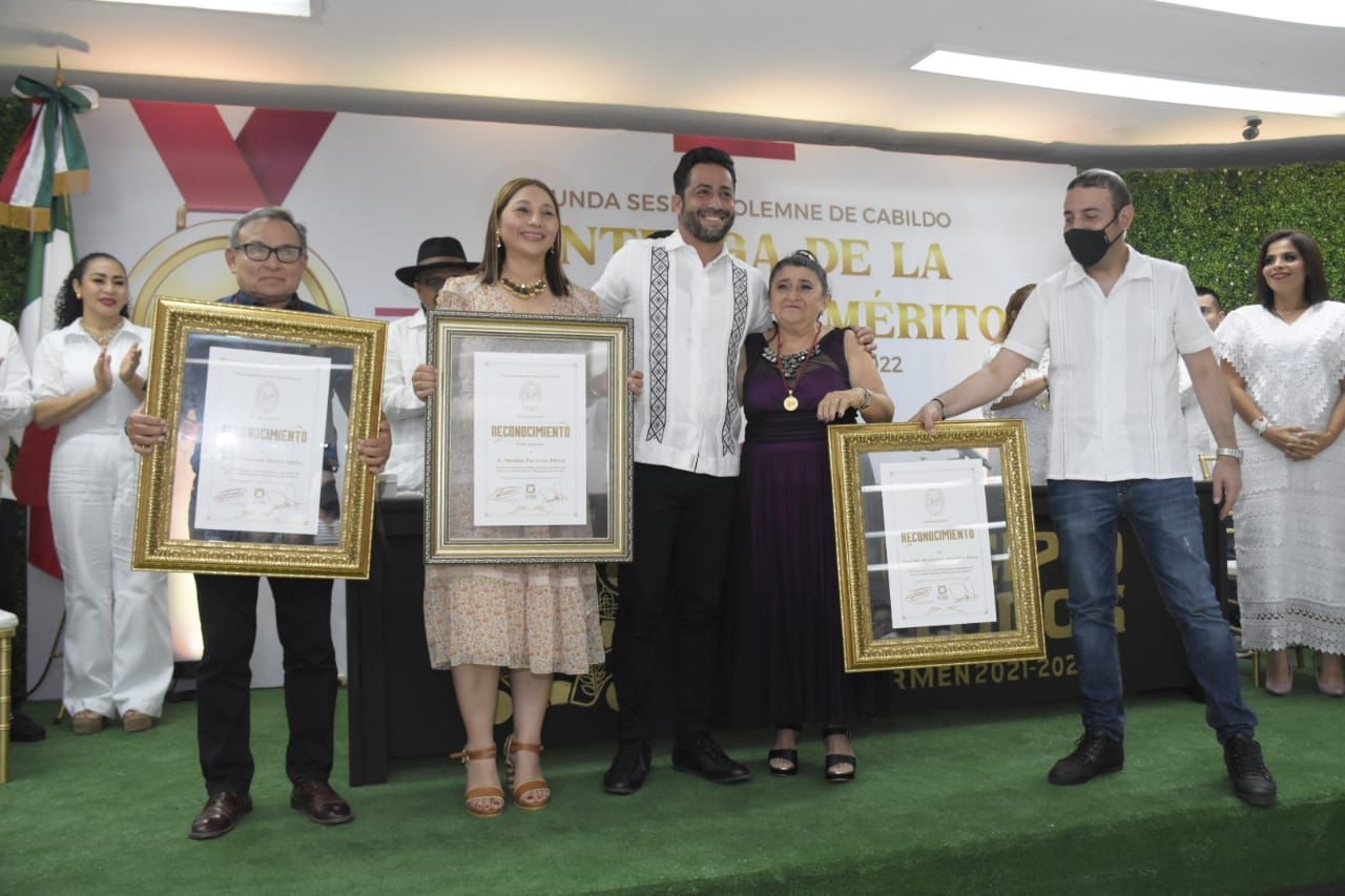 Entregan Medallas al Merito Ciudadano 2022 en Ciudad del Carmen