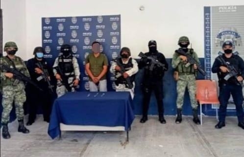 El hombre, que intentaba realizar un trámite en la Dirección de Tránsito en Chetumal, fue detenido en posesión de droga