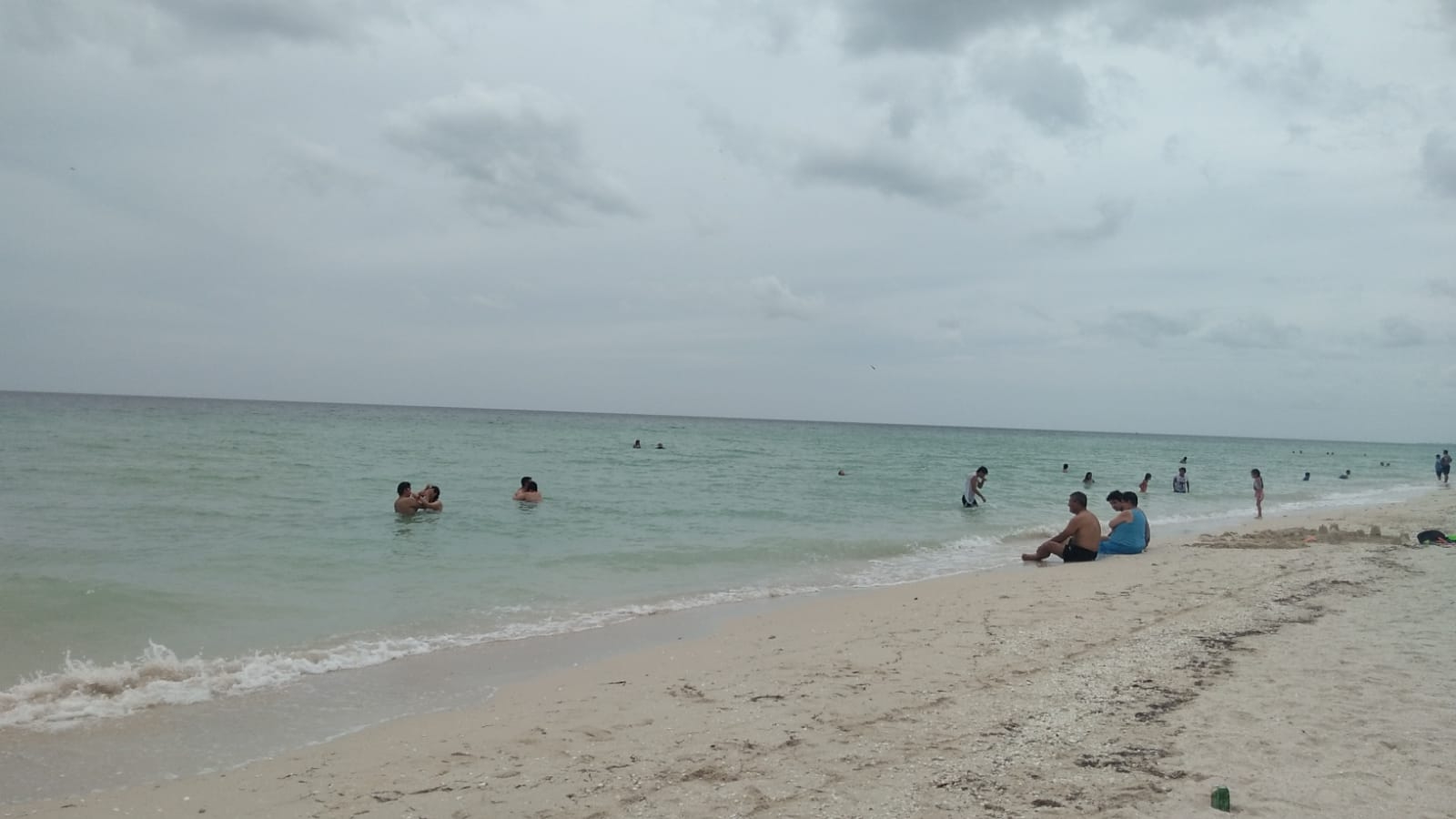 Clima aleja a bañistas de las playas de Progreso: EN VIVO