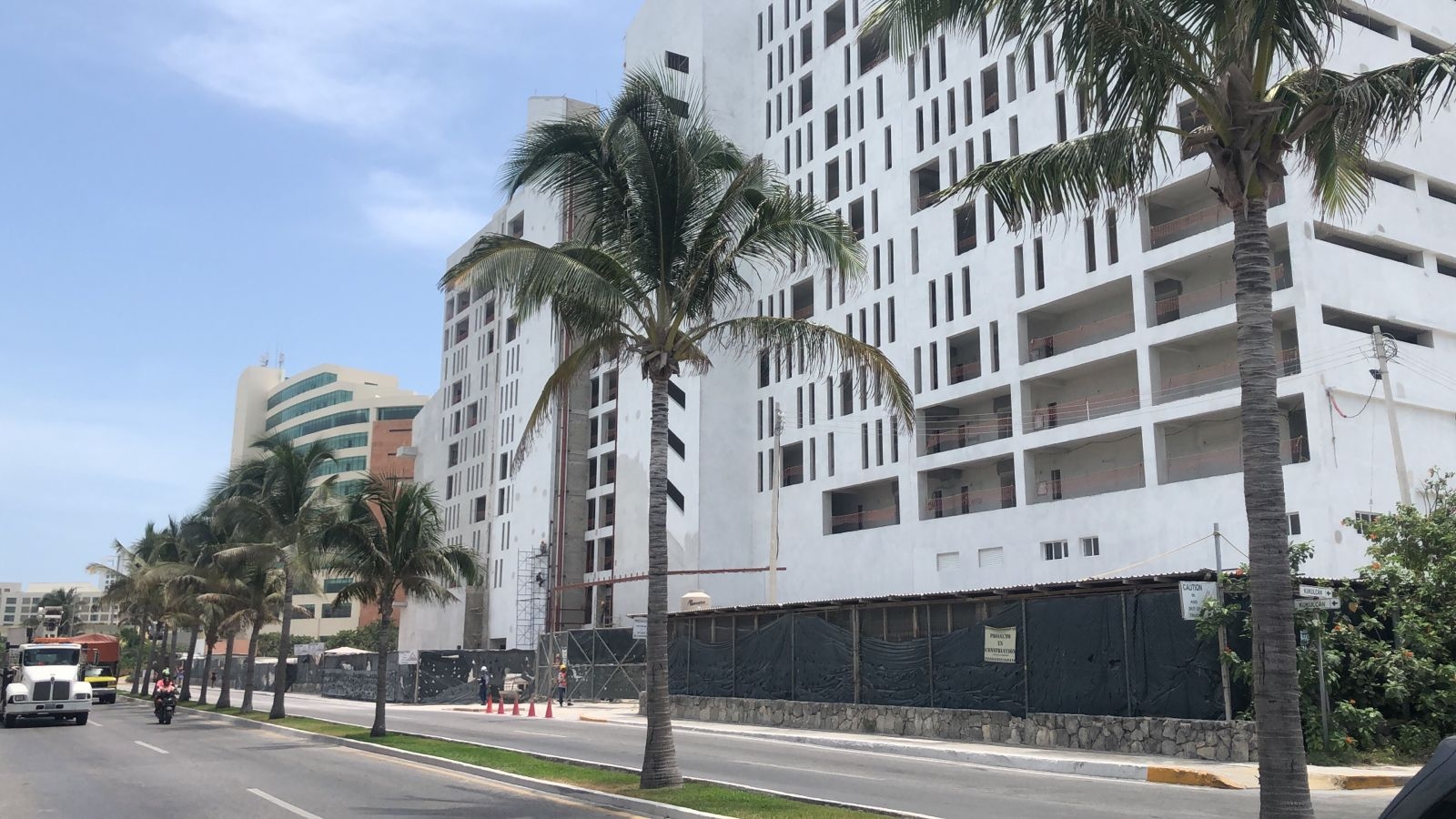 Reportan hombres armados en una construcción de la Zona Hotelera de Cancún