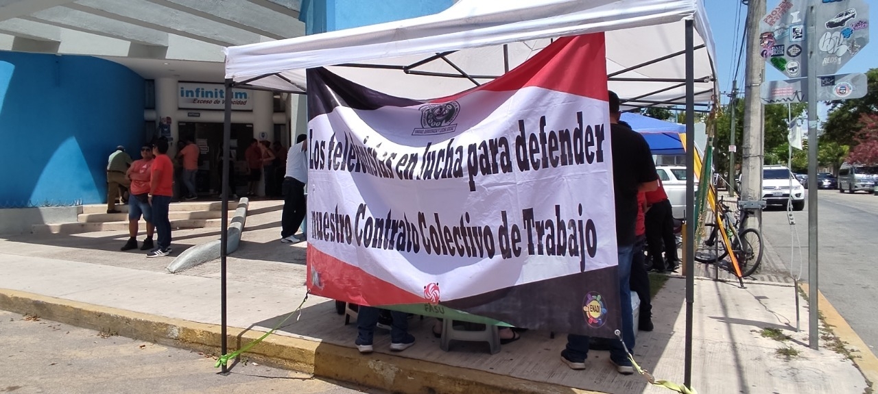Personal de Teléfonos de México en Playa del Carmen indicaron que  mantendrás su manifestación pacífica hasta ser escuchados
