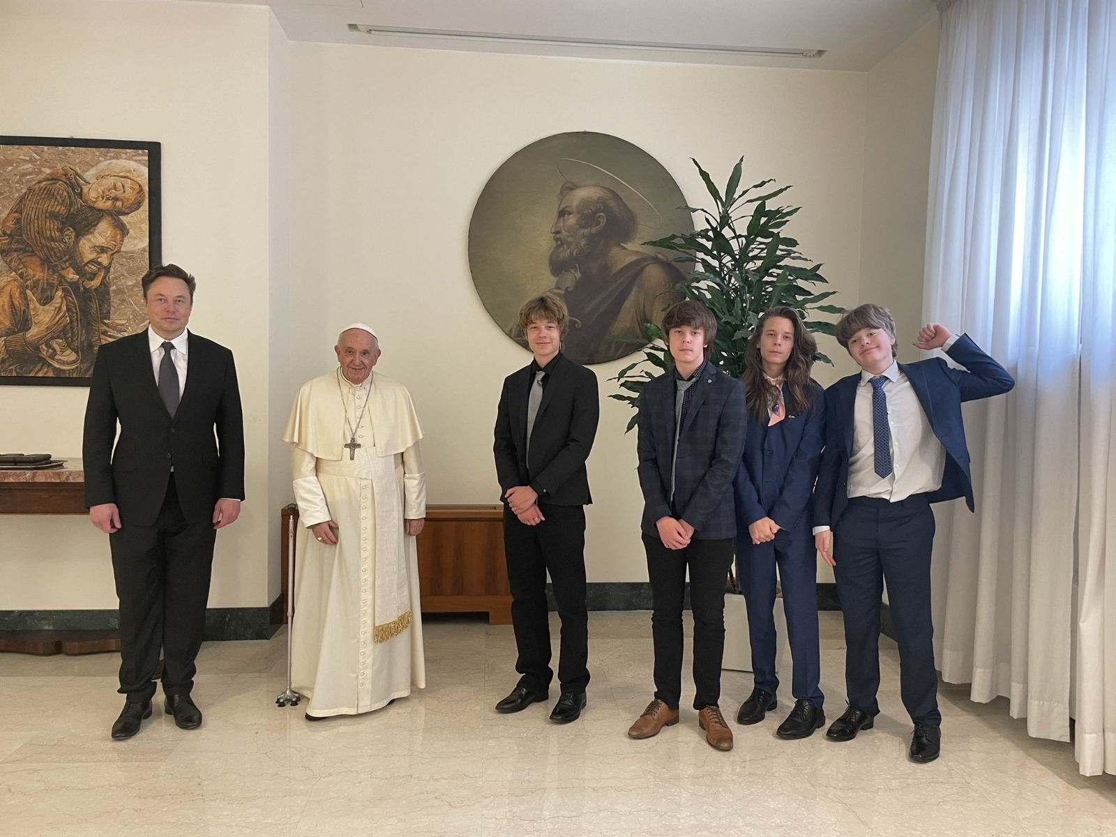Elon Musk y cuatro de sus siete hijos se reúnen con Papa Francisco