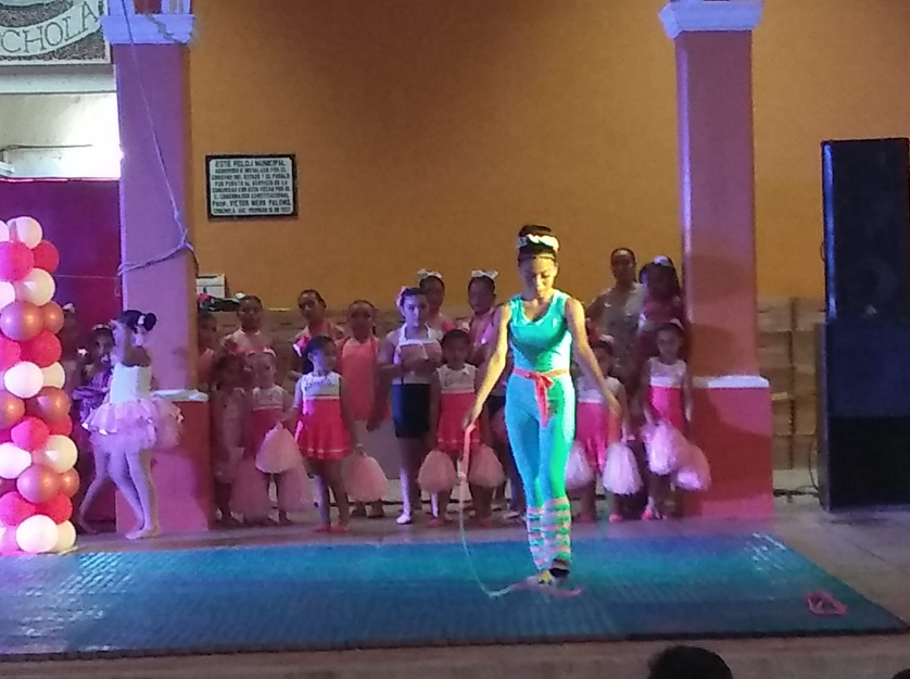 Gimnastas muestran su talento en Chochola, Yucatán: FOTOS