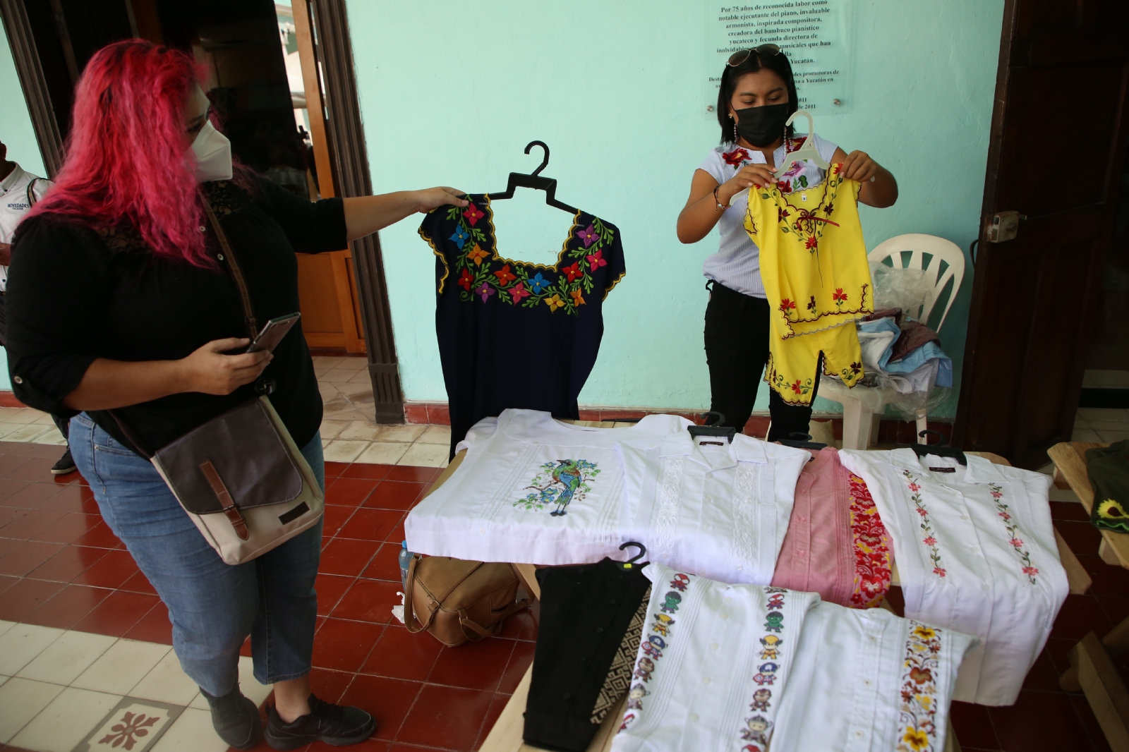 Artesanos de Tekit preparan la Feria de la Guayabera, prenda típica de Yucatán