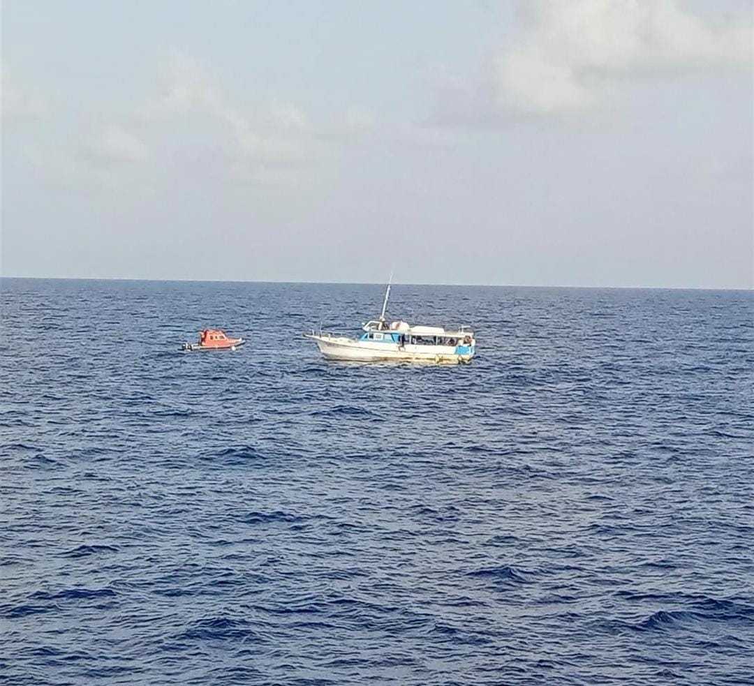 Marina rescata a embarcación pesquera en Progreso