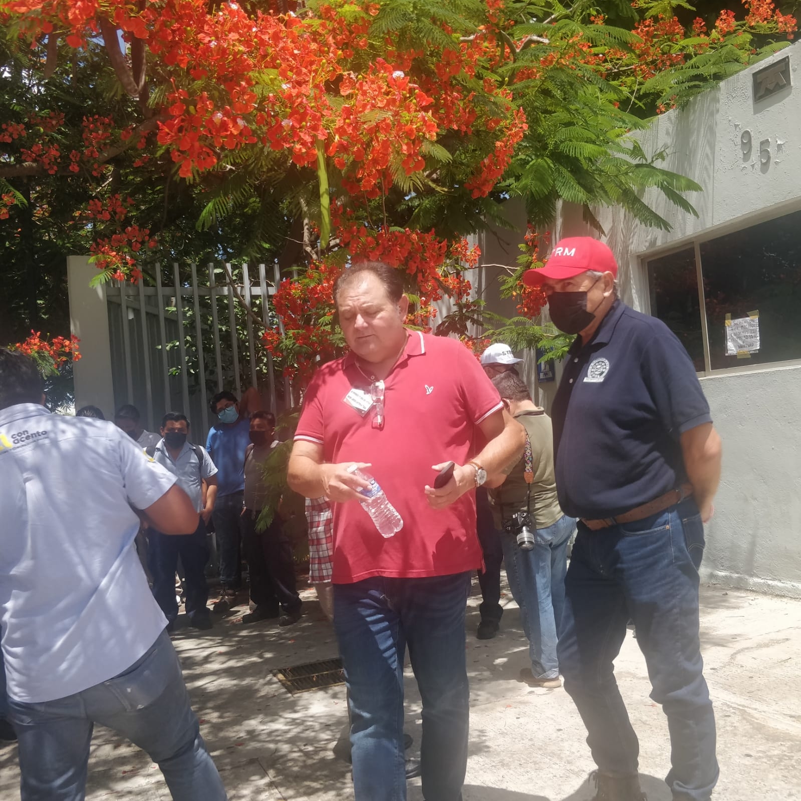 Telefonistas de Yucatán 'cierran' instalaciones de Telmex: EN VIVO