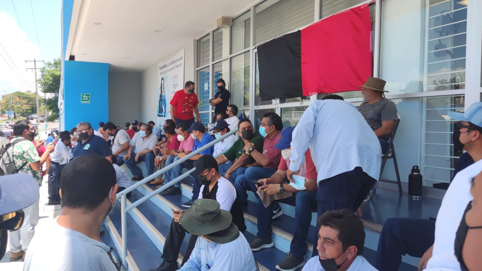 Telefonistas de Chetumal exigen a Telmex que cumpla con nuevas plazas laborales: EN VIVO