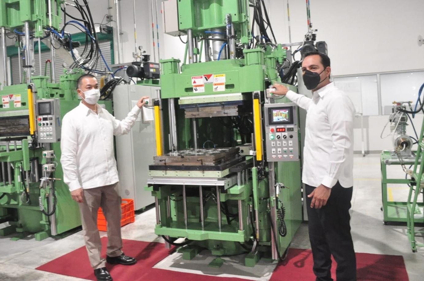 Mauricio Vila inaugura fábrica japonesa en Mérida; da empleo a 50 egresados de universidades