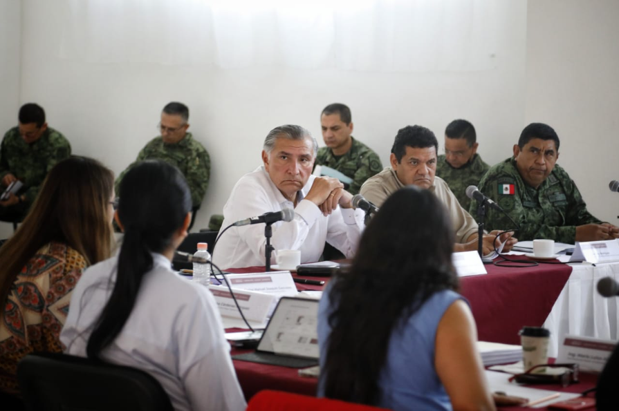 Adán Augusto López se reunió con constructores y sindicatos para avanzar en temas del Tren Maya