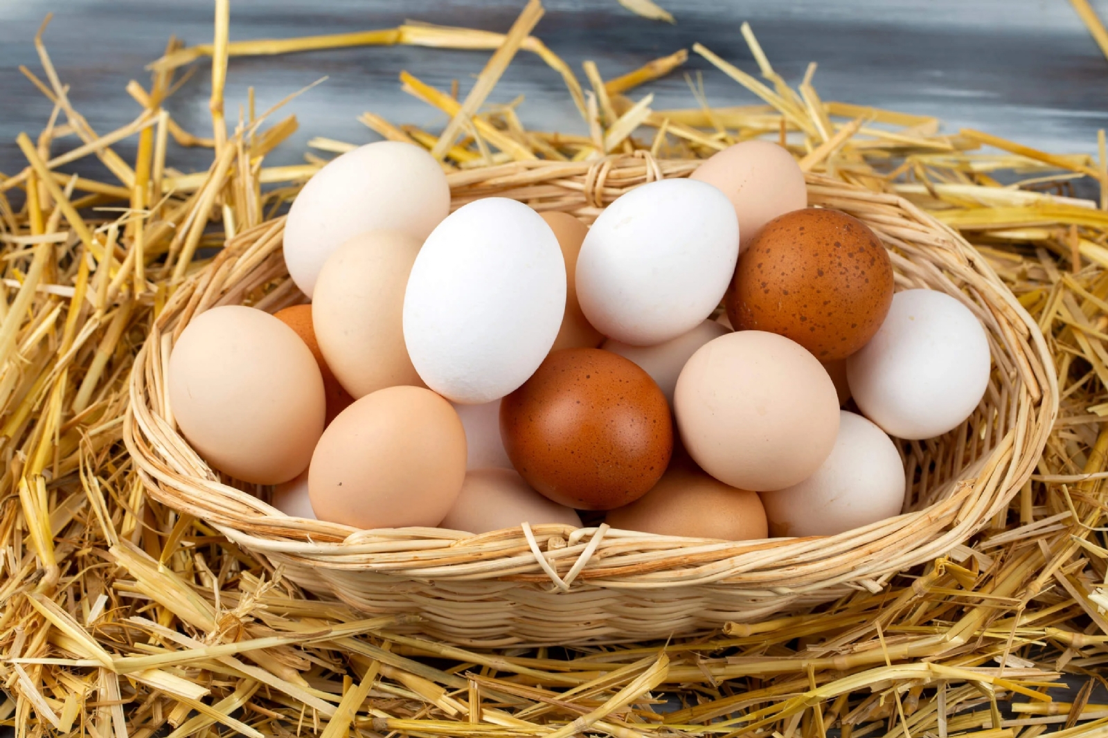 Los huevos deben conservarse frescos, más durante el verano, pues el calor provocaría que su contenido se descomponga